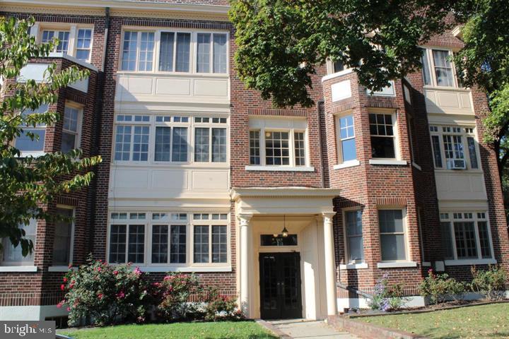 702 PRINCE EDWARD ST 4