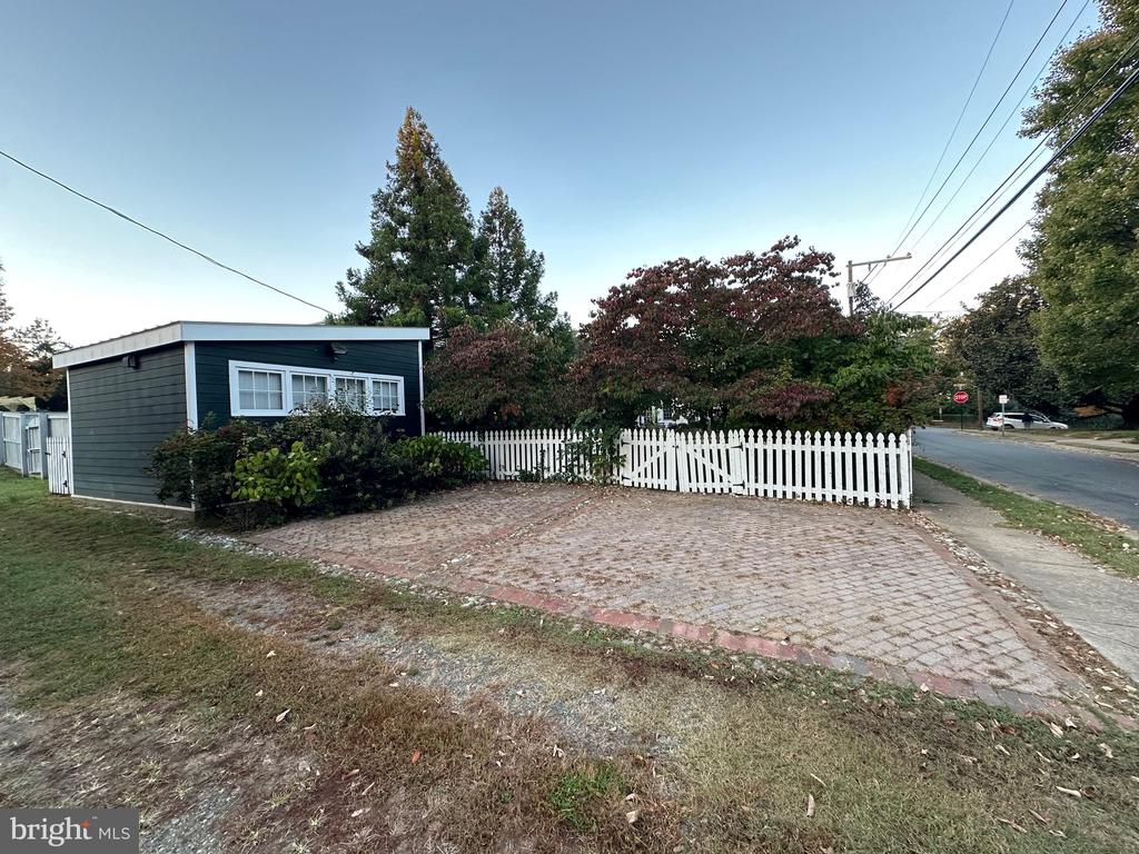 1213 PRINCE EDWARD STREET