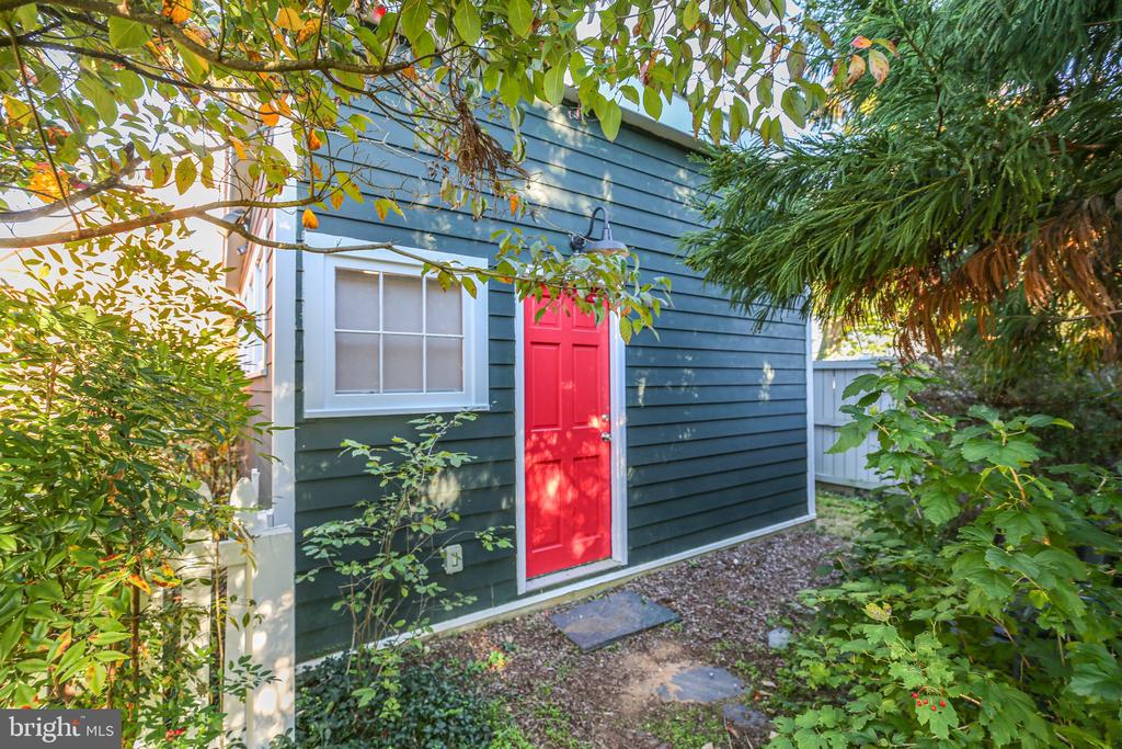1213 PRINCE EDWARD STREET