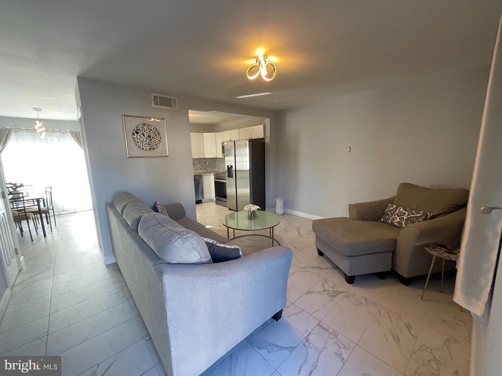 108 HICKOK CIRCLE