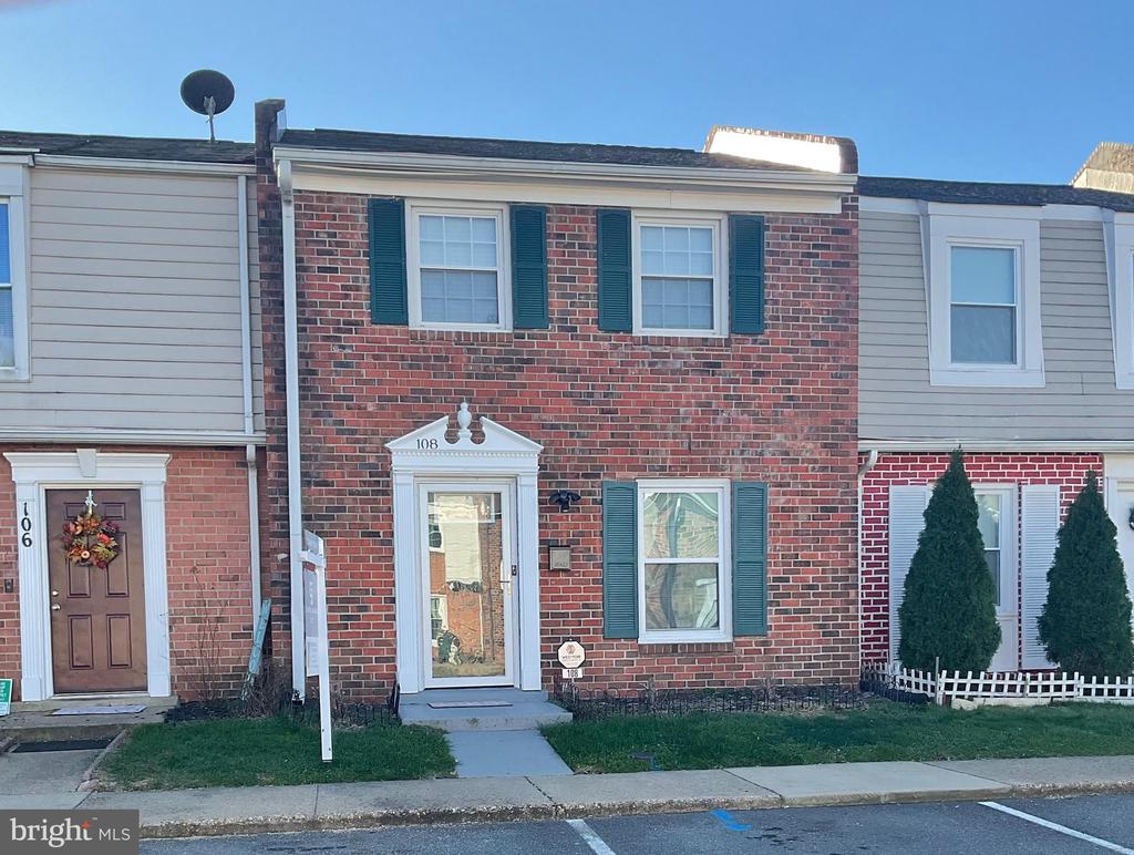 108 HICKOK CIRCLE
