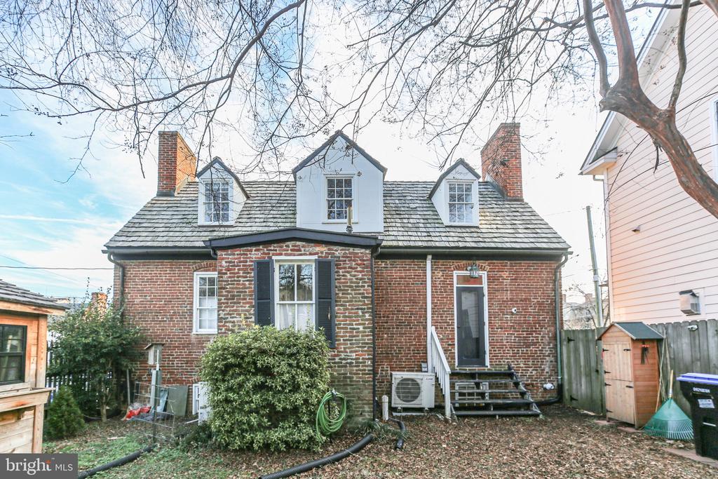 209 FAUQUIER STREET