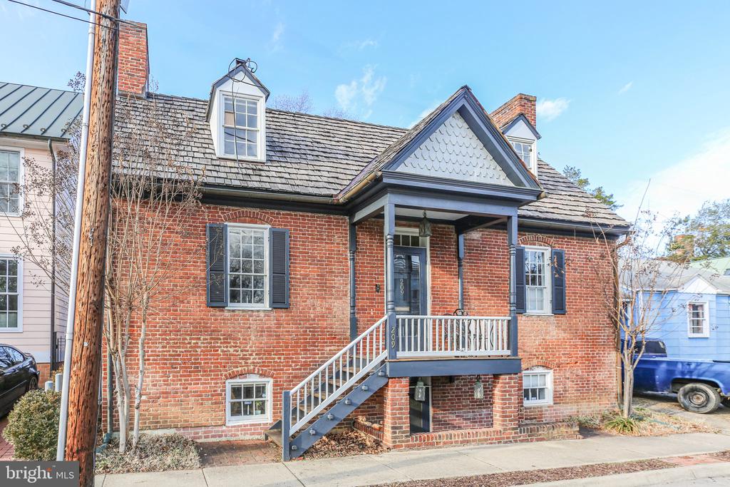 209 FAUQUIER STREET