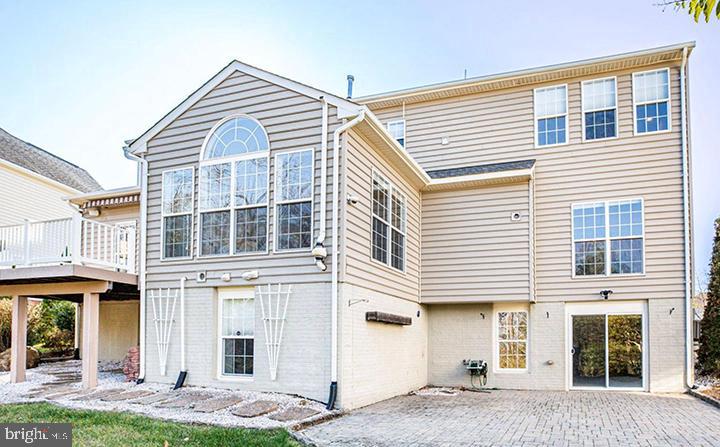 1013 KENSINGTON CIRC