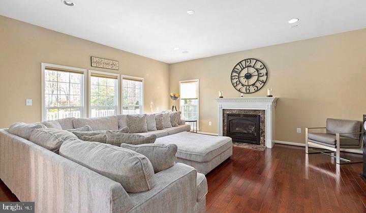1013 KENSINGTON CIRC