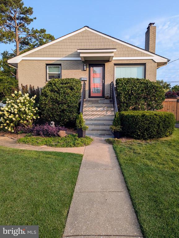 609 WOODFORD STREET