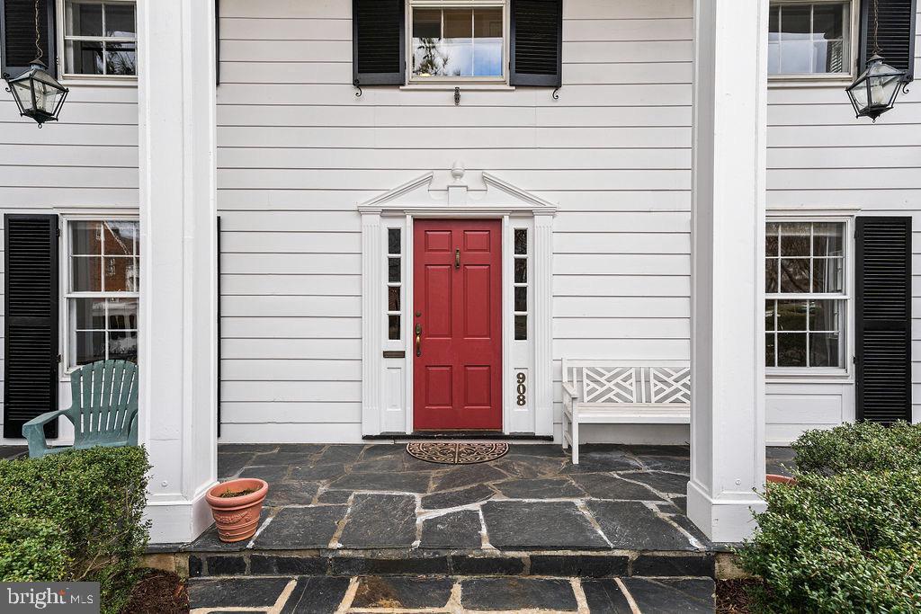 908 MONROE STREET