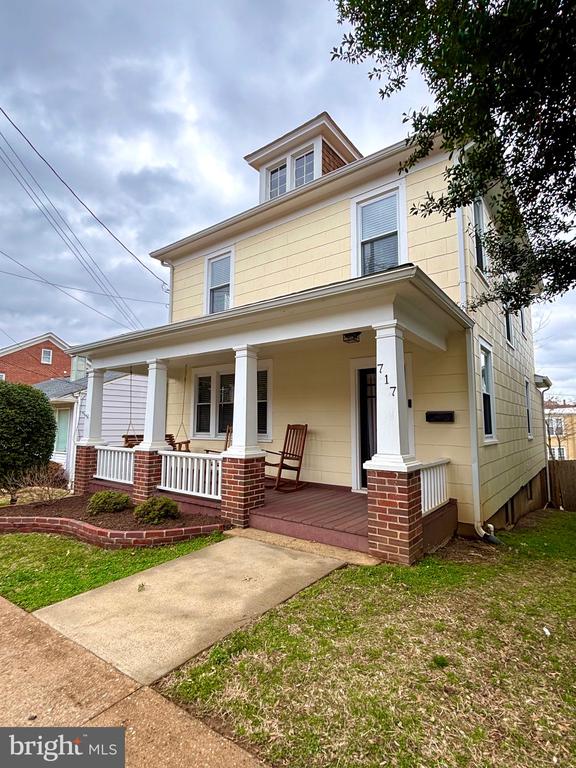 717 LEE AVENUE