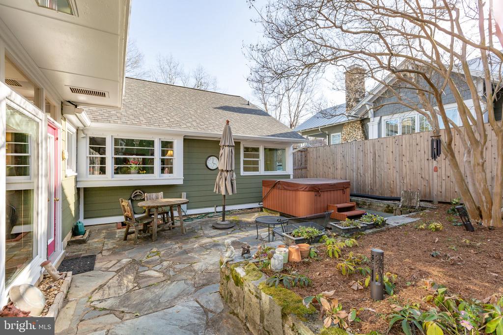 907 CORNELL STREET