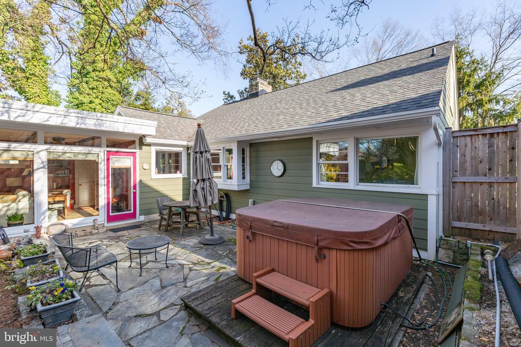 907 CORNELL STREET