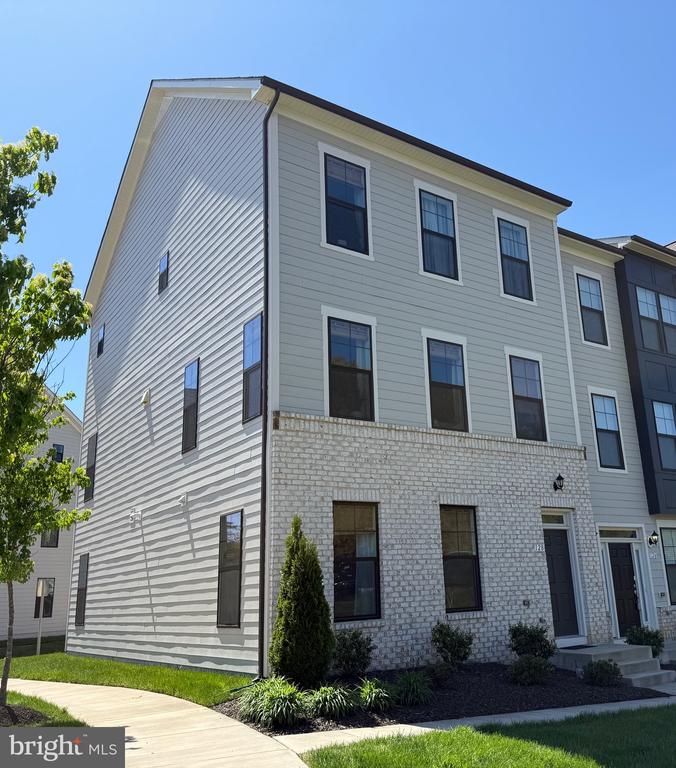 128 KINROSS LANE