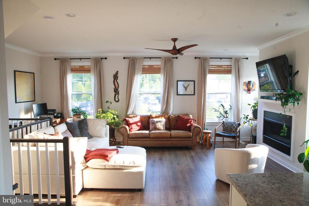 128 KINROSS LANE