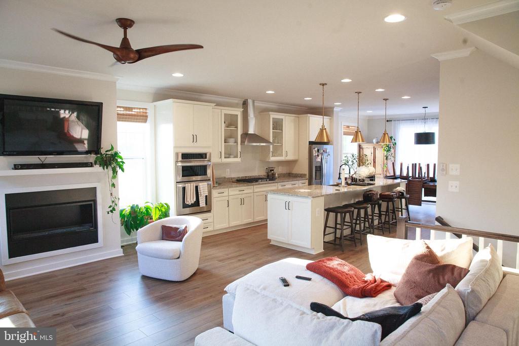 128 KINROSS LANE