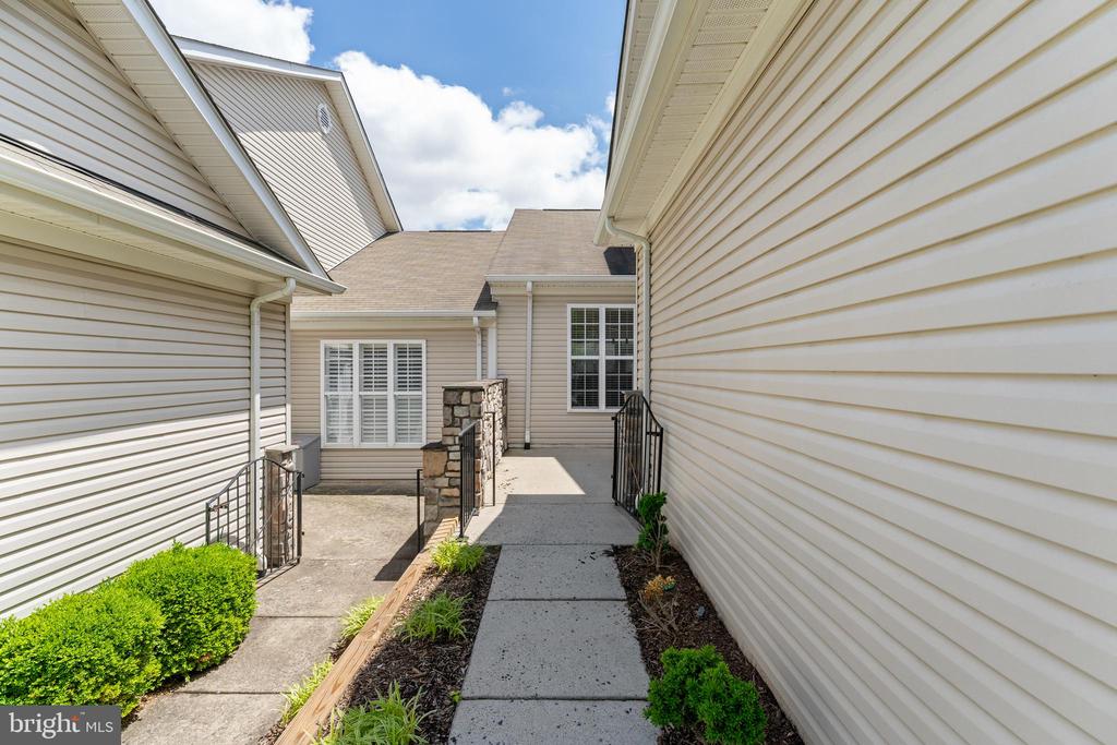 906 CADMUS DRIVE