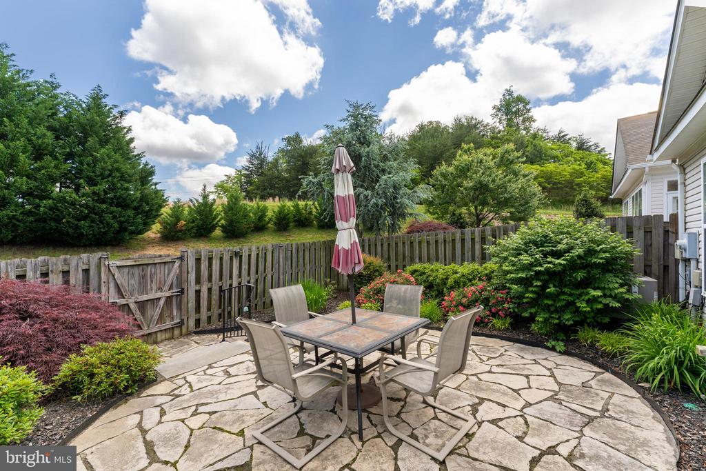 906 CADMUS DRIVE