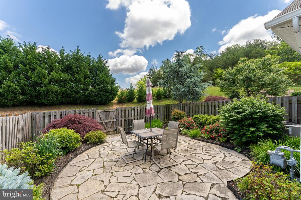 906 CADMUS DRIVE