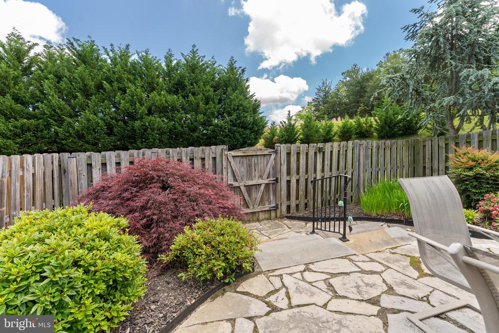 906 CADMUS DRIVE