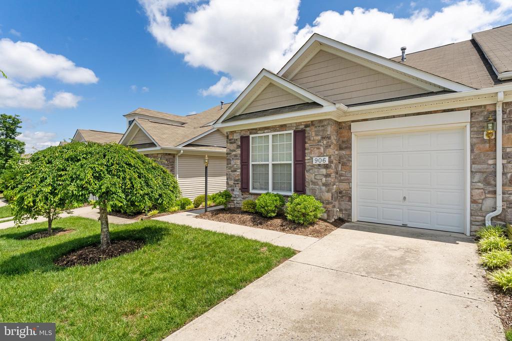 906 CADMUS DRIVE