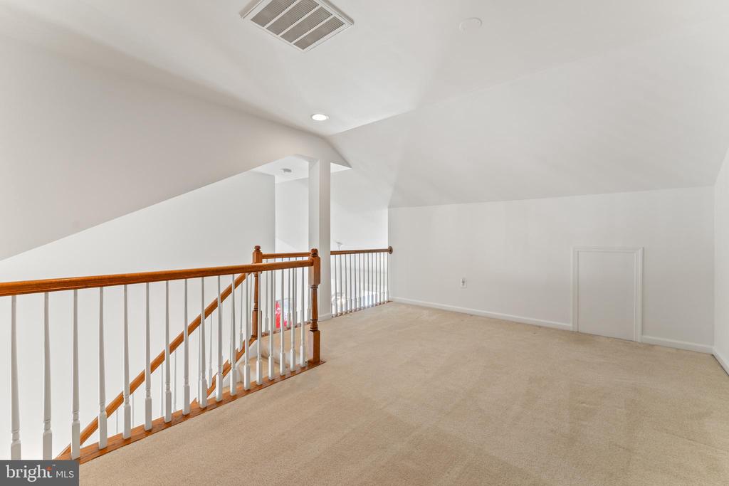 906 CADMUS DRIVE