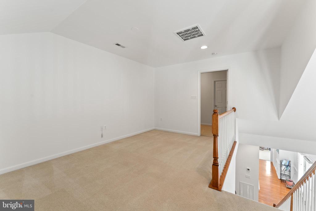 906 CADMUS DRIVE