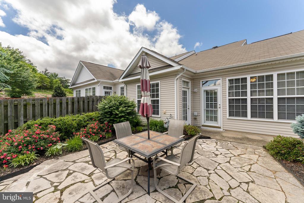 906 CADMUS DRIVE