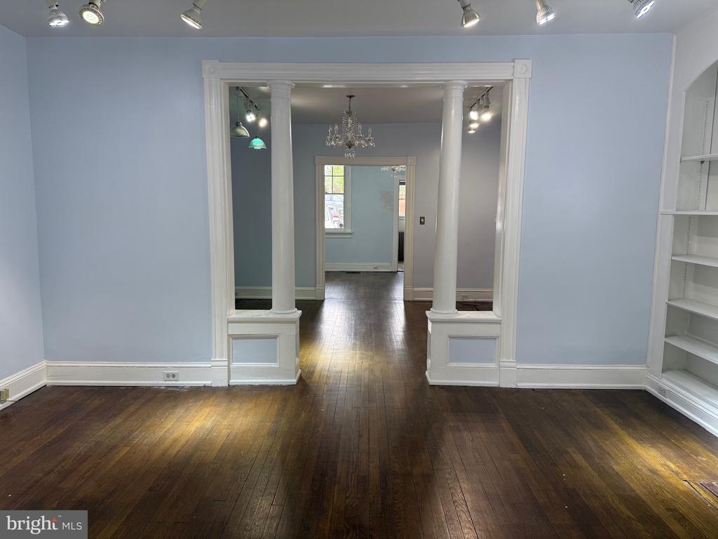 606 CAROLINE STREET