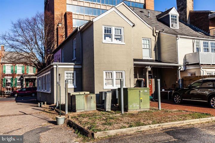 606 CAROLINE STREET