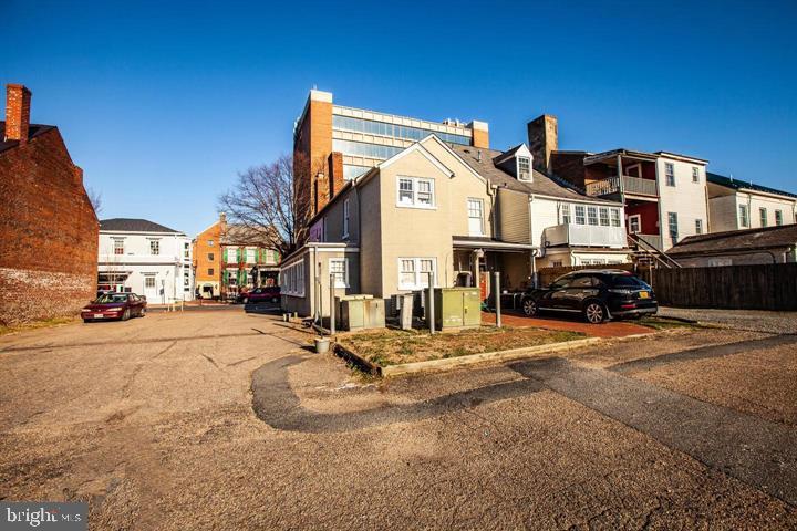 606 CAROLINE STREET