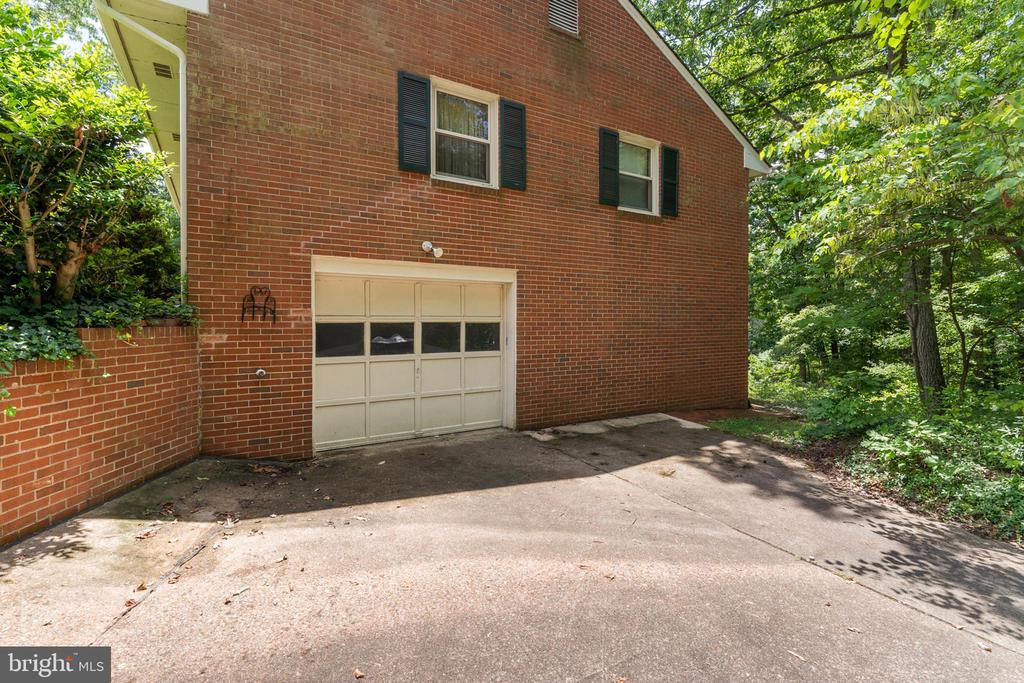 101 GOODLOE DRIVE