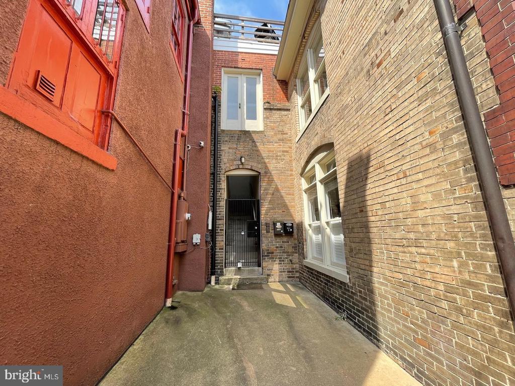 303 WILLIAM STREET A