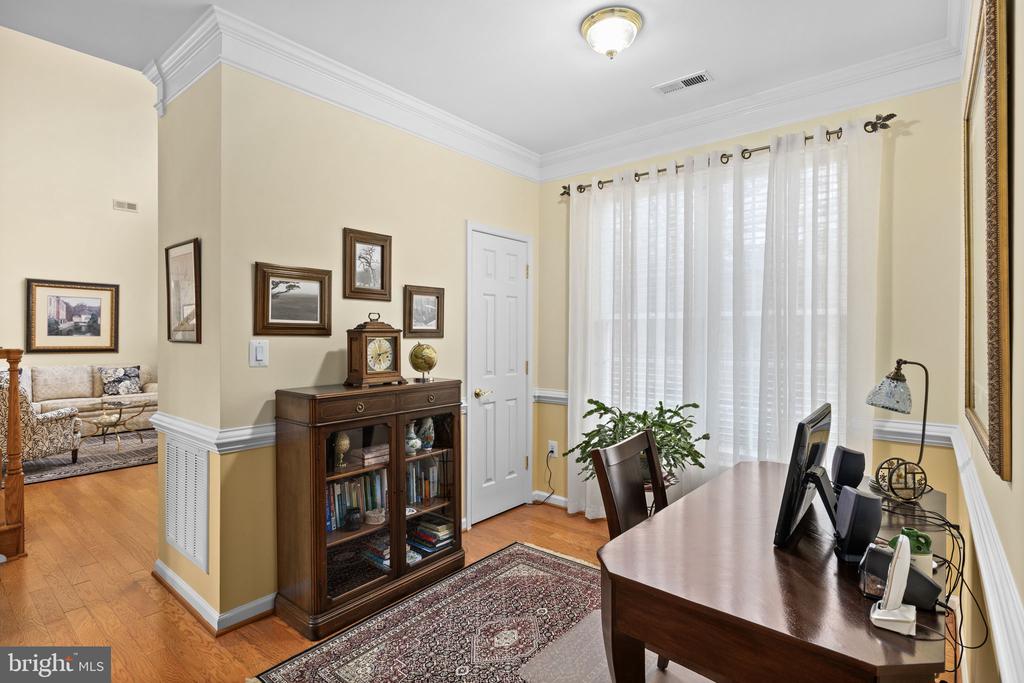1022 MAUREEN DRIVE