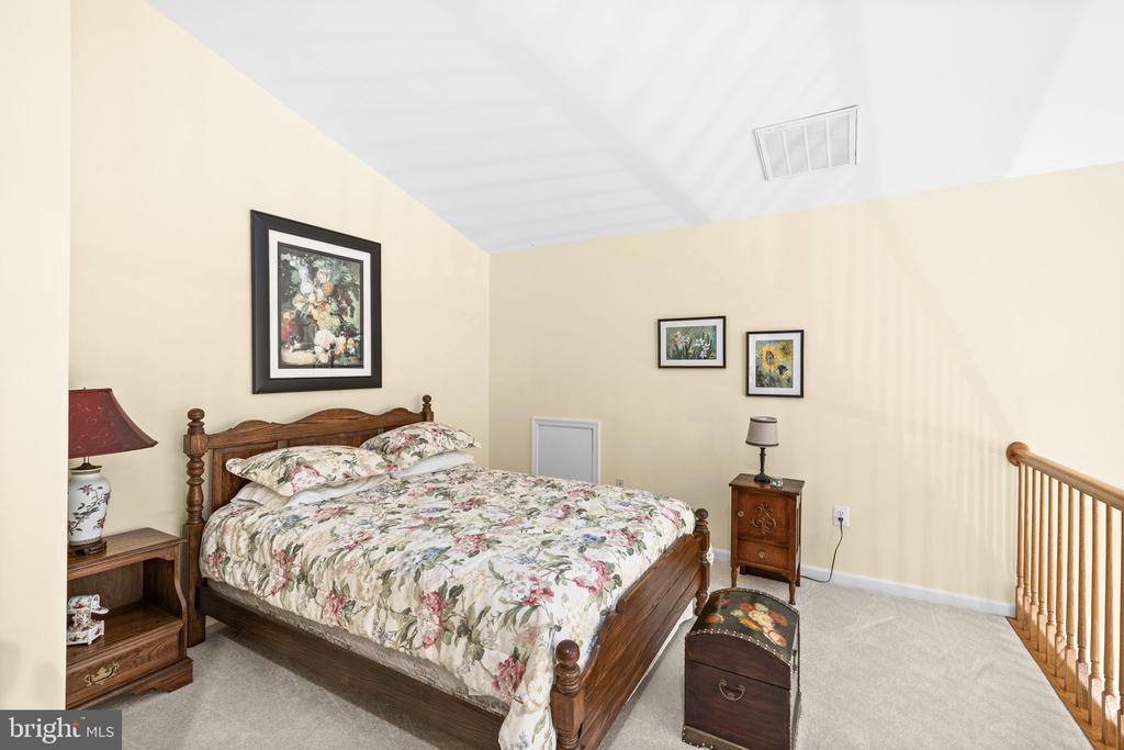 1022 MAUREEN DRIVE