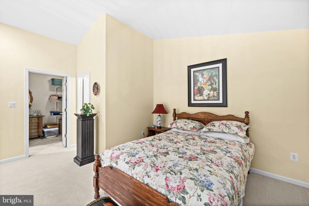 1022 MAUREEN DRIVE
