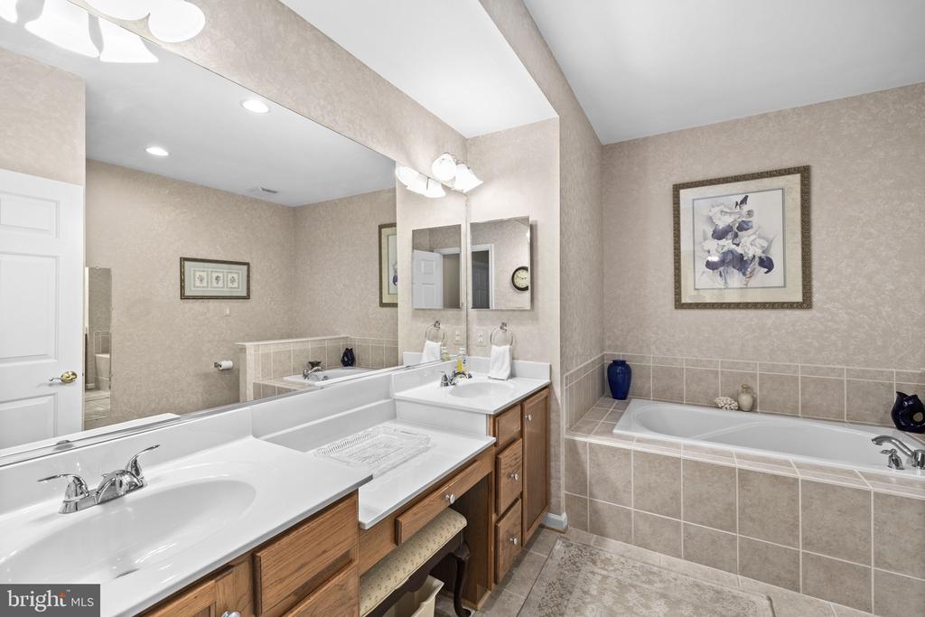 1022 MAUREEN DRIVE