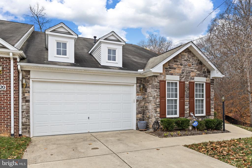 1022 MAUREEN DRIVE