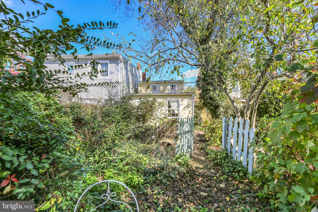 210 PRINCESS ANNE STREET