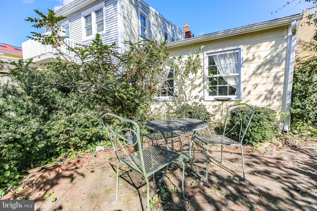210 PRINCESS ANNE STREET