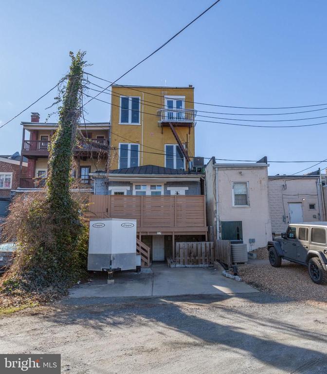 809 CAROLINE STREET 301