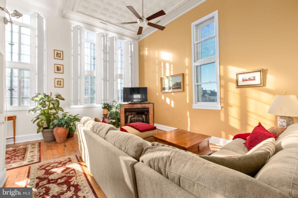 809 CAROLINE STREET 301