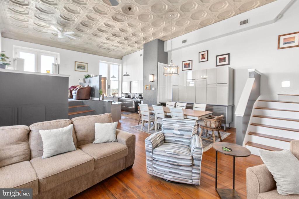 809 CAROLINE STREET 301
