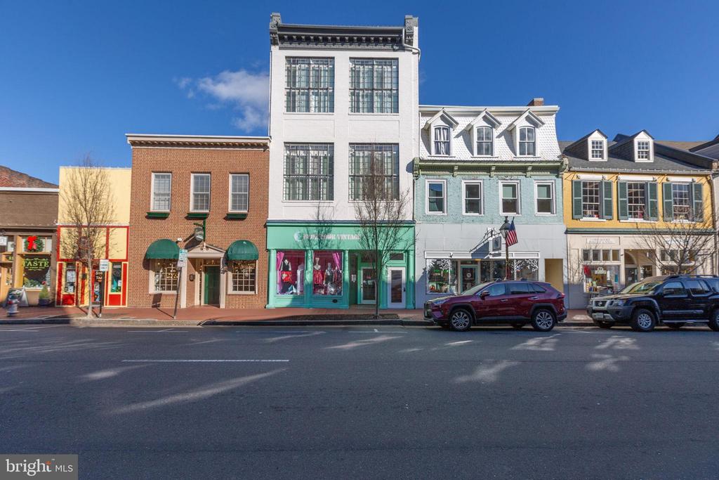 809 CAROLINE STREET 301