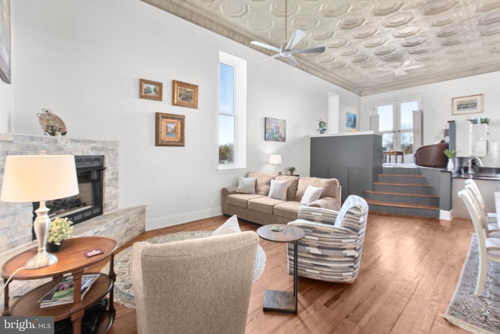 809 CAROLINE STREET 301