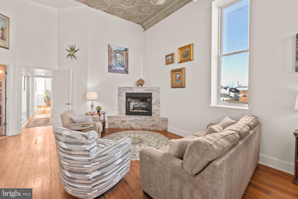 809 CAROLINE STREET 301