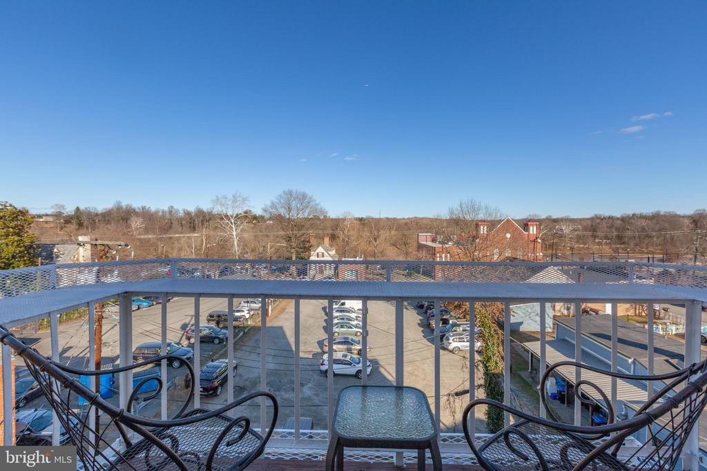 809 CAROLINE STREET 301