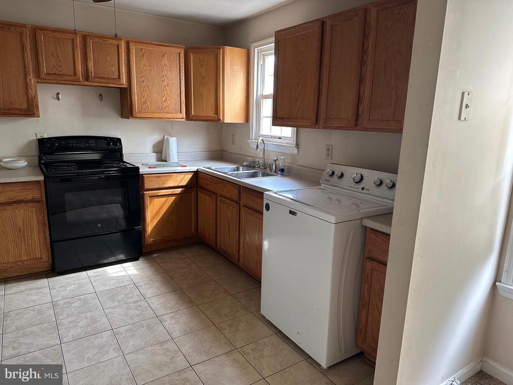 1605 CHARLES STREET APT C