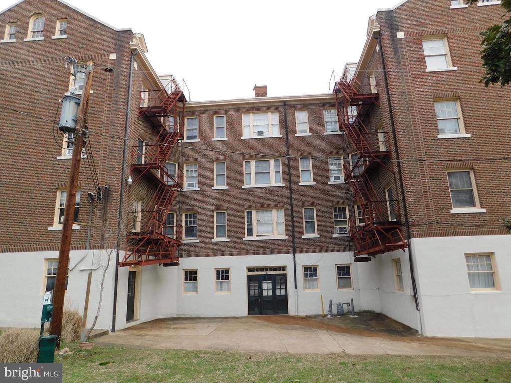 700 PRINCE EDWARD STREET 2