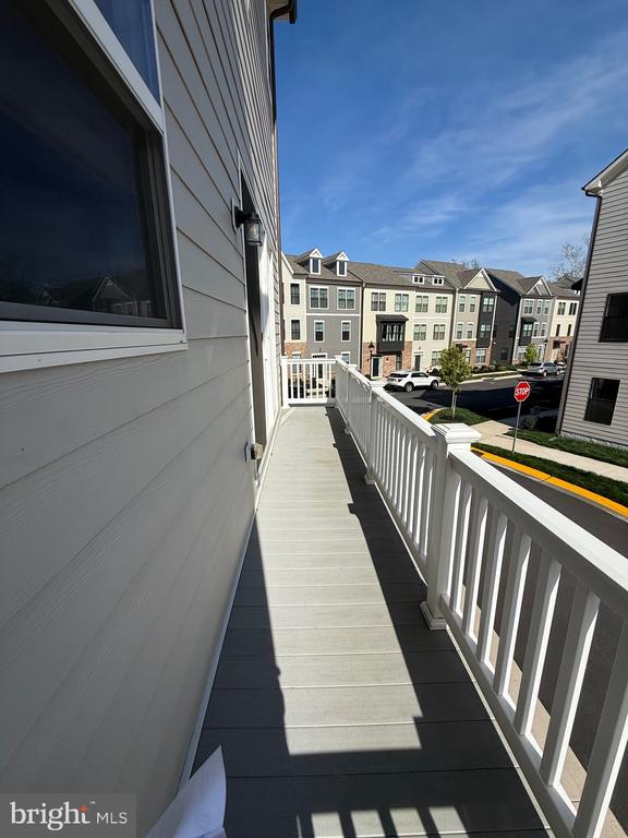 128 KINROSS LANE