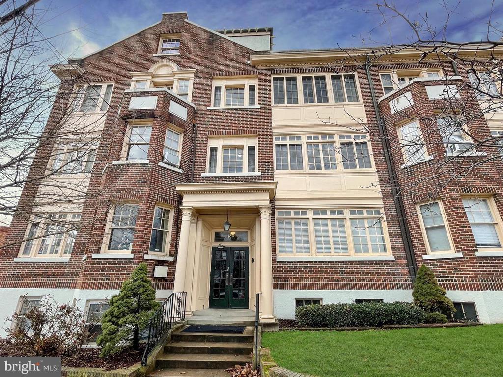 700 PRINCE EDWARD STREET 4
