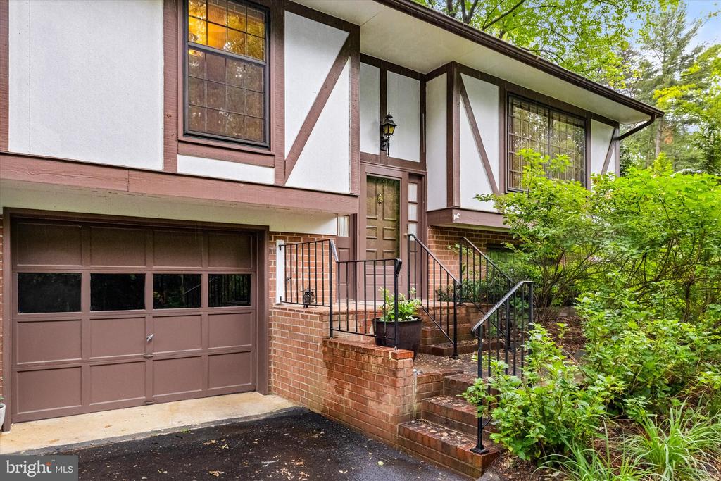 302 ALTOONA DRIVE