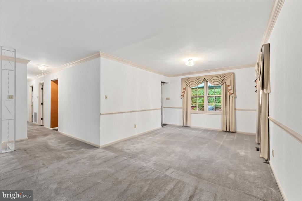 302 ALTOONA DRIVE